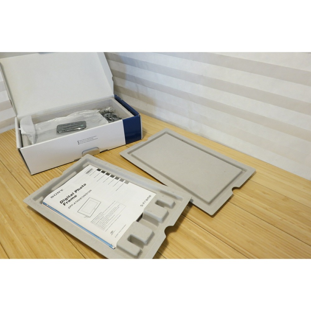 Sony S-Frame 7" Digital Photo Picture Frame Display DPF-D72N - Picture 2 of 12